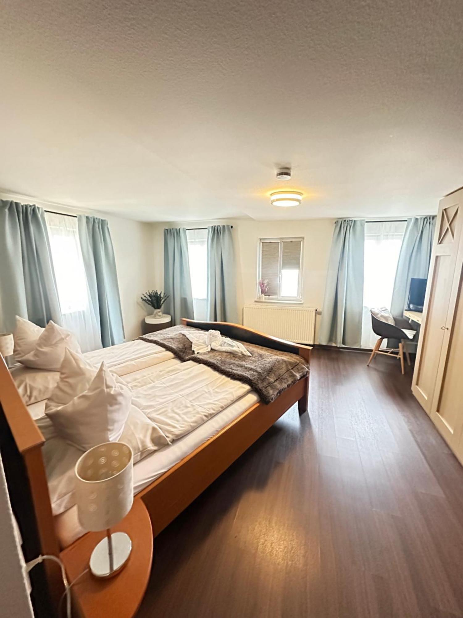 Hotel Adler Am Schloss Bonnigheim Εξωτερικό φωτογραφία